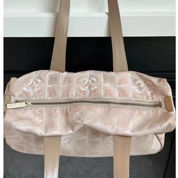 CHANEL Pink and Cream Shoulder Bag - Picture 3 of 11